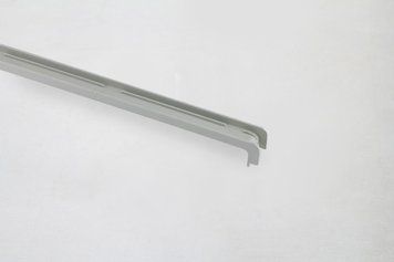 Plastov&aacute; profilov&aacute; krytka Scilm k soklu pre um&yacute;vačku riadu, L = 610 mm 0058853 фото